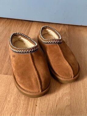 Ugg Tasman Slippers Chestnut Size 7 EUC!